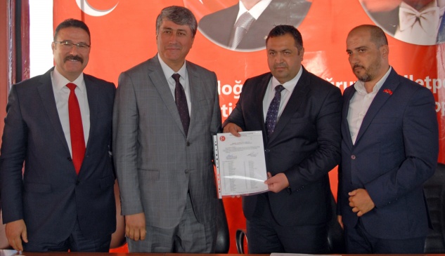 Devir teslim töreninde sert eleştiriler