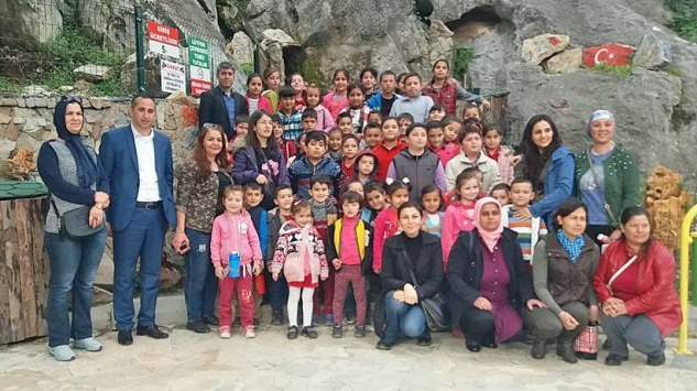 Turizm Derneği öğrencilere Köşekbükü mağarasını gezdirdi