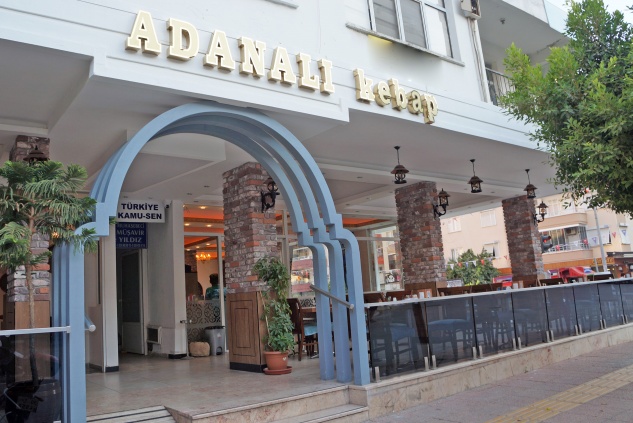 Adanalı Kebap yeni yüzüyle hizmette
