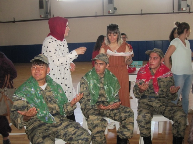 Özel öğrenciler askerlik yaptı