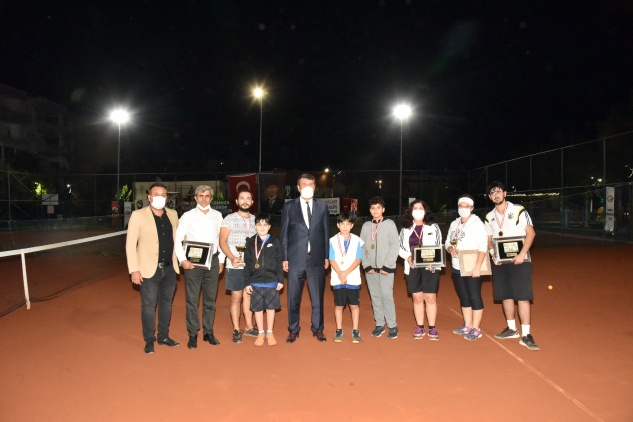 Cumhuriyet Tenis Turnuvası tamamlandı