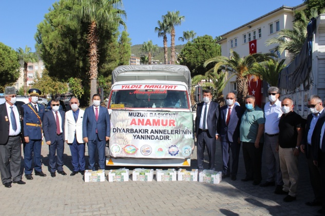 Diyarbakır Anneleri’ne muz gönderildi