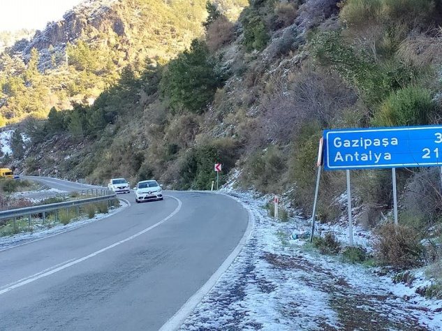 Anamur’da kar yağışı