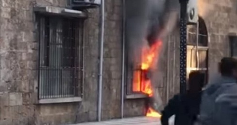 Taş Bina’ya molotoflu saldırı