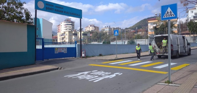 OKUL ÖNLERİNE UYARI İŞARETLERİ  BÜYÜKŞEHİR TARAFINDAN YAPILDI