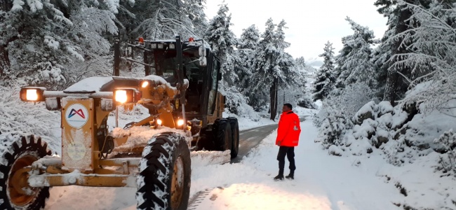 BÜYÜKŞEHİR’DEN YÜKSEK KESİMLERDE KARLA MÜCADELE ÇALIŞMASI
