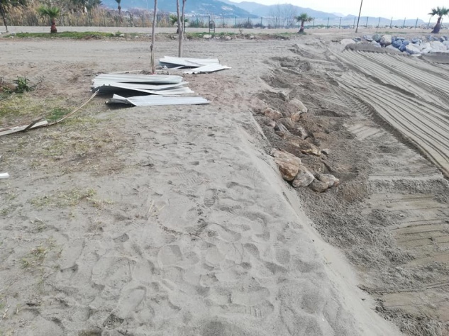 Çevreciler uyardı, kumsaldaki çalışma durduruldu