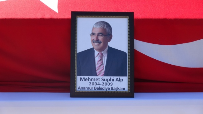 Suphi Alp İçin Belediye Önünde Tören Düzenlendi