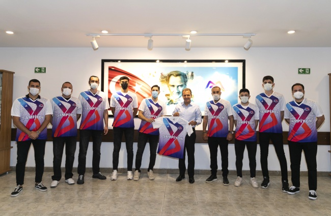 BAŞKAN SEÇER, ERKEK BASKET TAKIMIYLA BİR ARAYA GELDİ