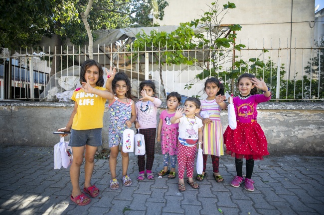 ÇOCUKLAR EVDE, BÜYÜKŞEHİR’LE BAYRAM HEDİYELERİ KAPIDA