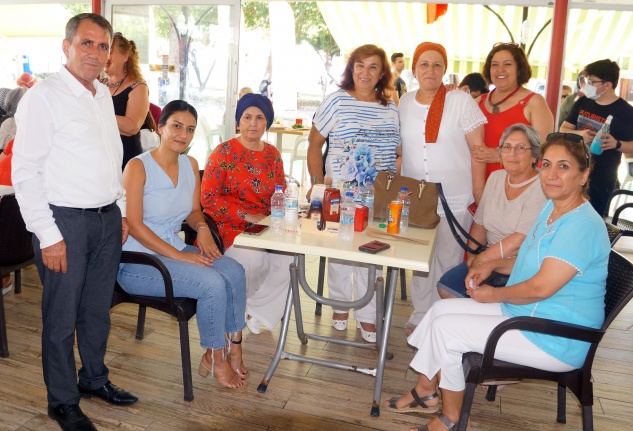 İYİ Partili kadınlar yemekte buluştu