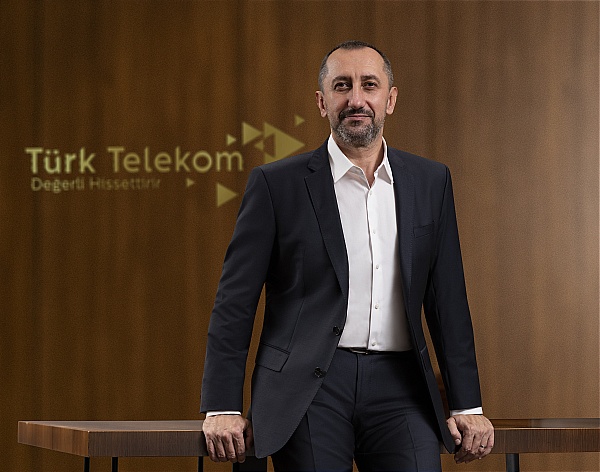 Türk Telekom’dan eğitime 10 bin tablet desteği