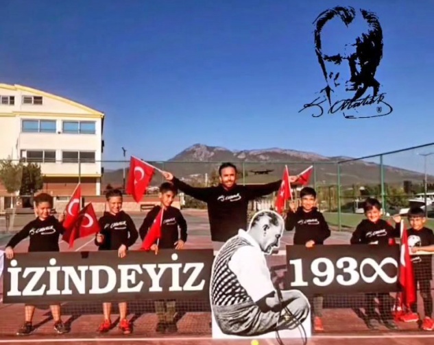 Tenisçiler Atatürk’ü andı