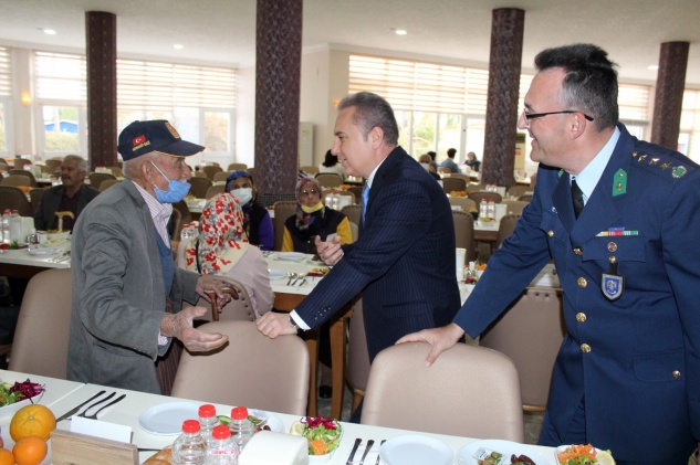 Kaymakamlık şehit yakınları ve gazilerle bir araya geldi