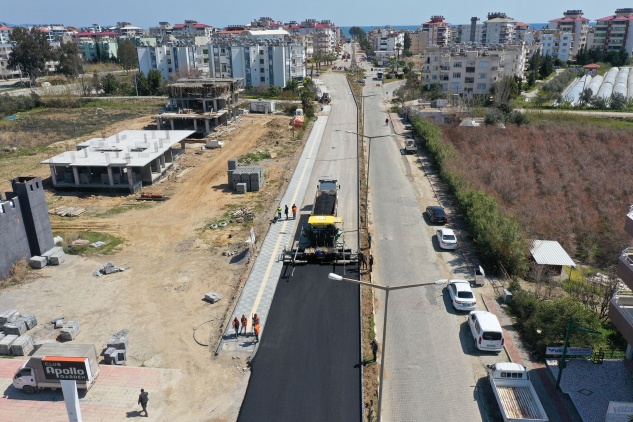 Büyükşehir Anamur’daki yol çalışmalarını sürdürüyor