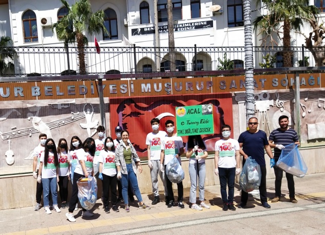 Öğrencilerden çevre temizliği