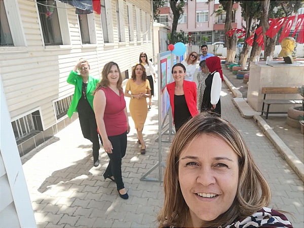 Kıbrıs Okulu’nun ‘ÇOCUK ve OYUN ‘konulu resim sergisine ilgi yoğun oldu