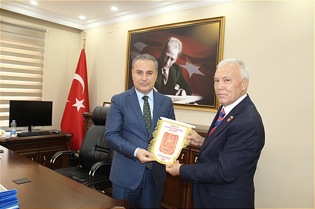 Yeni madalyasını Kaymakam Bozdemir takdim etti