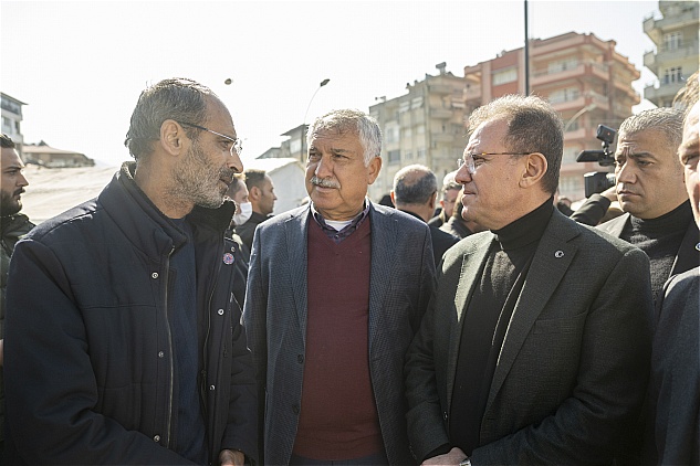 BAŞKAN SEÇER, YENİDEN DEPREM BÖLGESİNDE