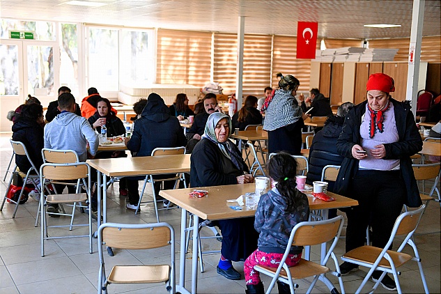 BÜYÜKŞEHİR BELEDİYESİ, BİNLERCE DEPREMZEDEYE KUCAK AÇTI