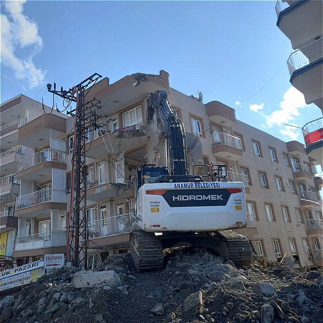 Anamur Belediyesi 5 Kişilik Aileyi Sağ Salim Kurtardı.