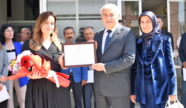 Çetinkaya mazbatasını aldı