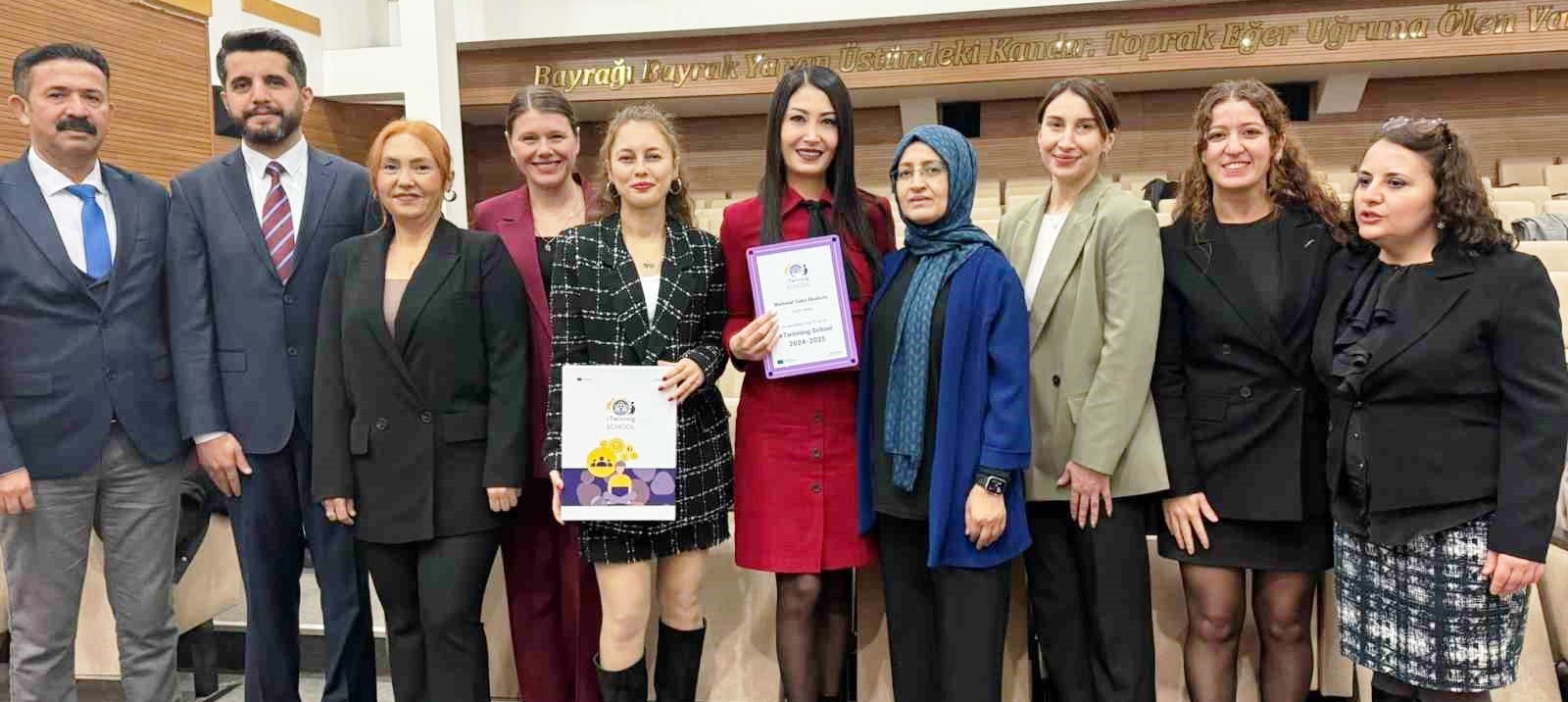 Funda Kurtkaya   eTwinning ‘de  Aliağa’dan Avrupa’ya Köprü  oldu