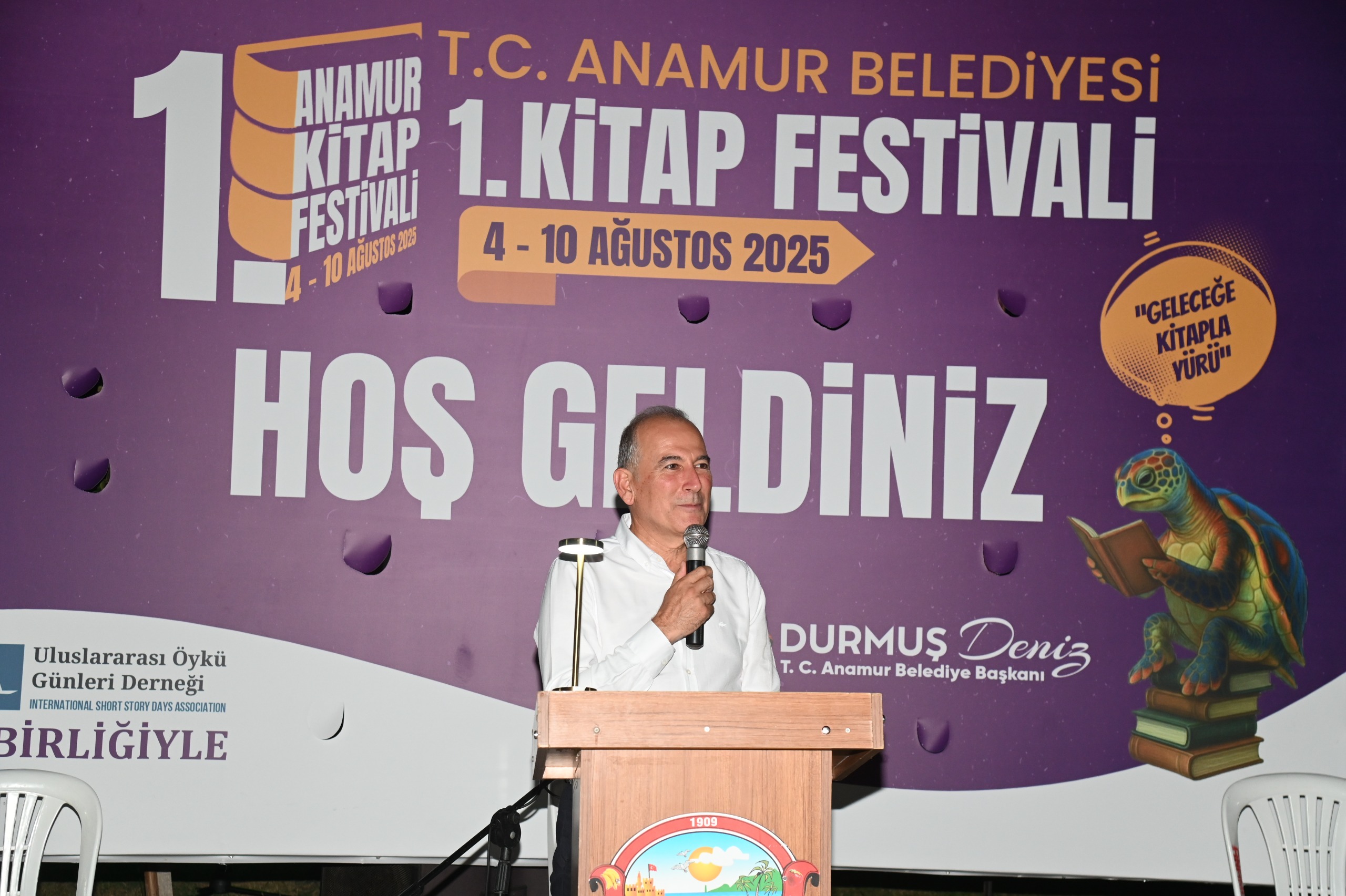 Anamur Belediyesi 1. Kitap Festivali gerçekleştirilen görkemli bir törenle ziyarete açıldı.