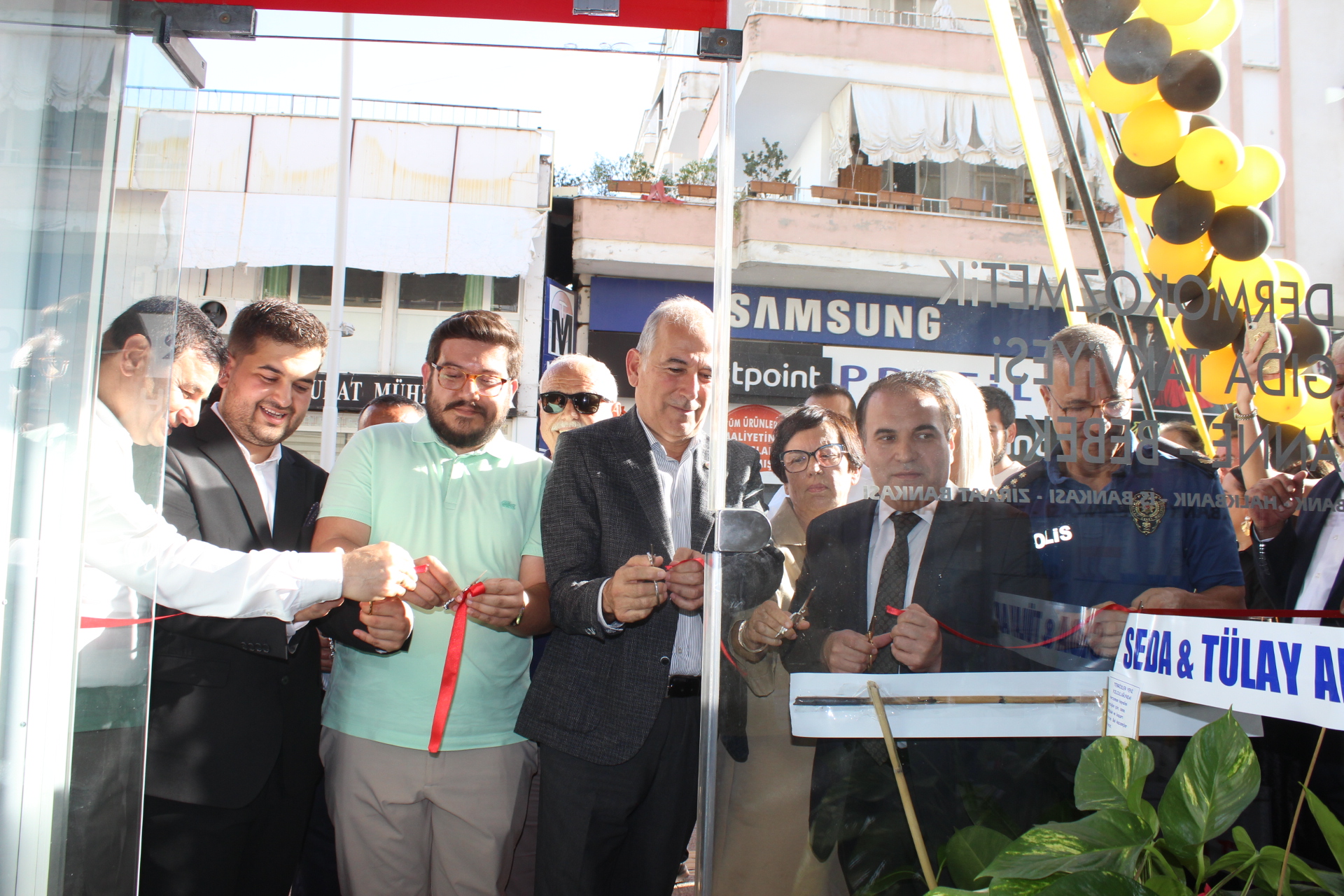 Eczacı Kağan M. KAŞ, Eczanesi’ni hizmete açtı