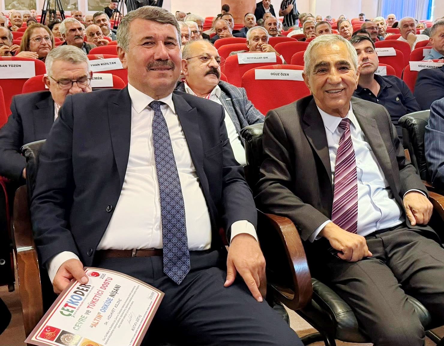  Hidayet Kılınç ’a  (ÇETKODER) tarafından ödül verildi