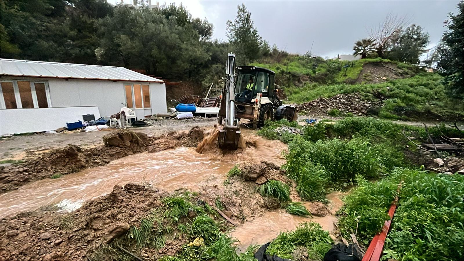 Anamur Belediyesi 30 Farklı Noktada Afetin İzlerini Silmeye Çalışıyor