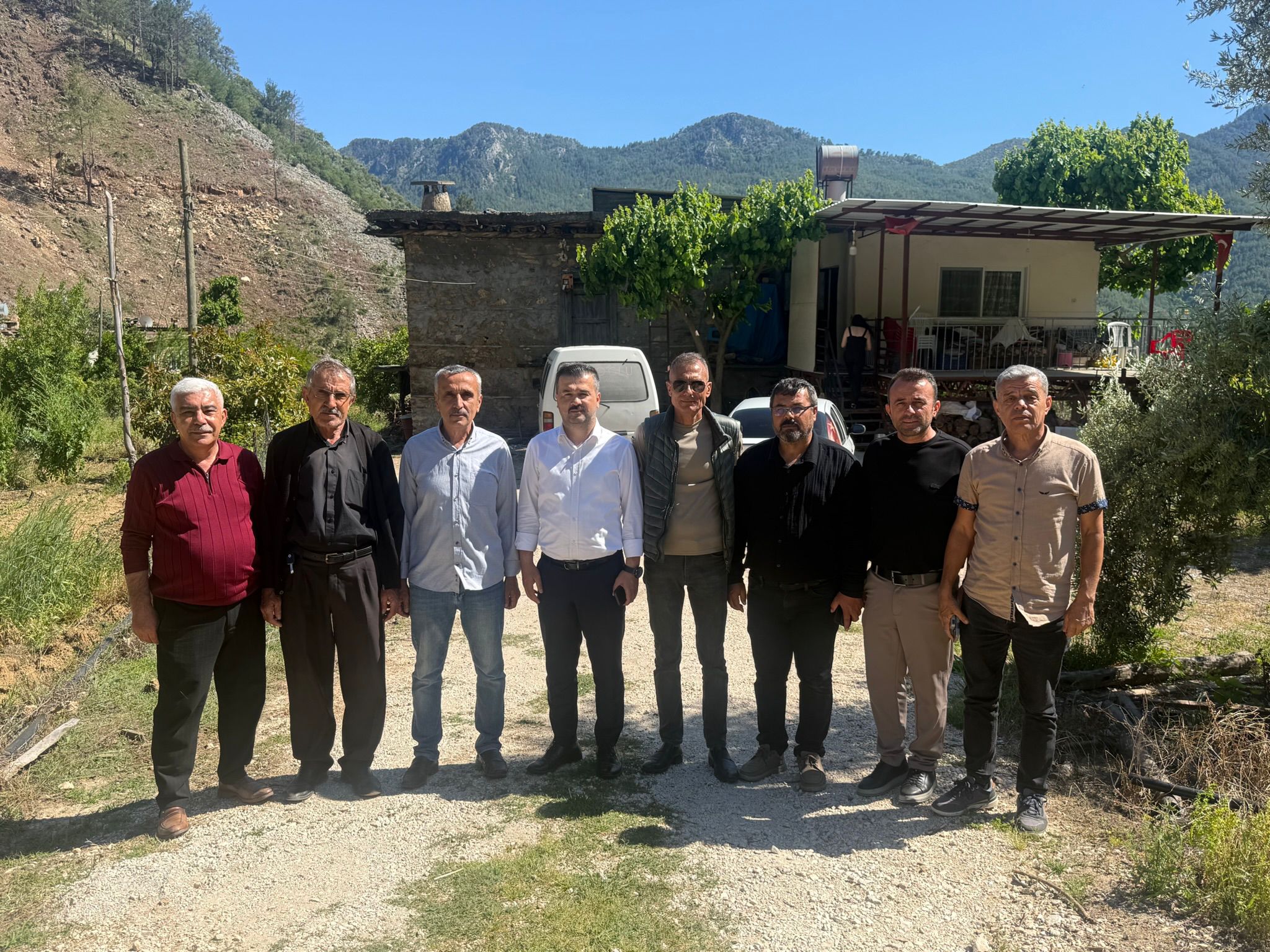MHP ANAMUR TEŞKİLATI’NDAN MAHALLELERE ZİYARET VE ŞEHİTLİKTE ANLAMLI DURUŞ