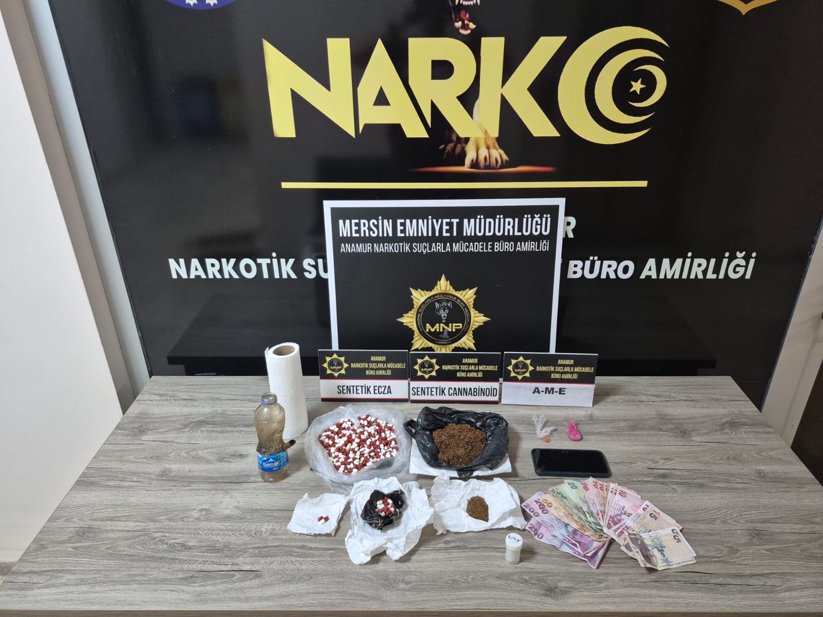 Anamur Narkotik Suçlarla Mücadele Büro Amirliği ekiplerince uyuşturucu madde ticaretine yönelik çalışma gerçekleştirildi.