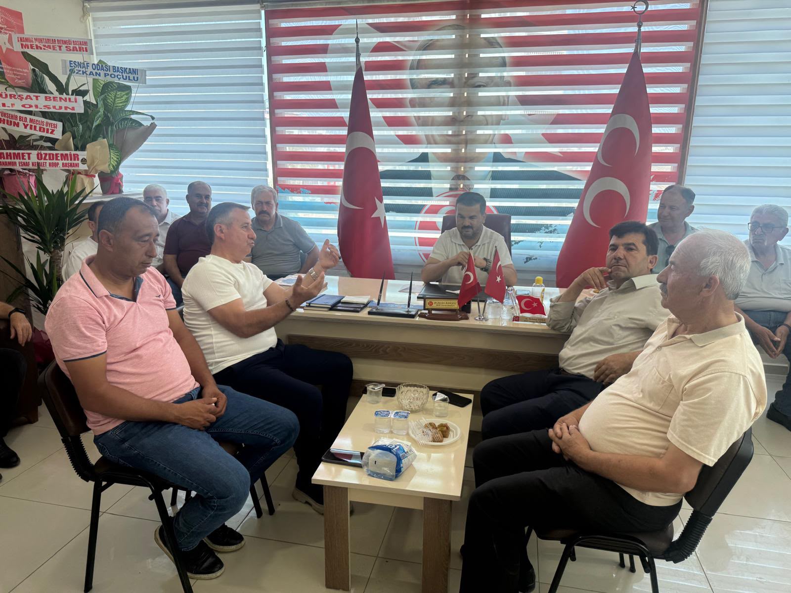 MHP ANAMUR İLÇE BAŞKANLIĞINA MUHTARLAR DERNEĞİNDEN HAYIRLI OLSUN ZİYARETİ
