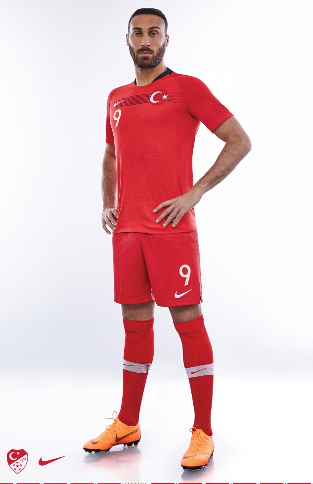 Milli takımın yeni formaları tanıtıldı