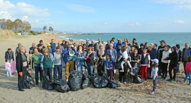 Çevreciler sahil temizliği yaptı