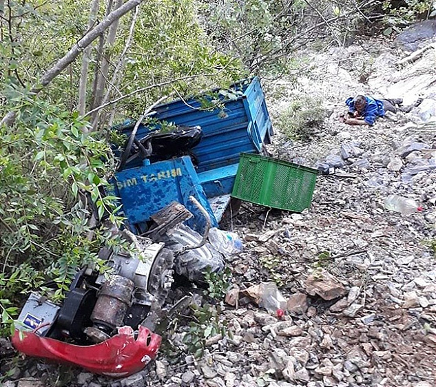 ÖLÜMLÜ KAZA KARAÇUKURDA 2 KİŞİ YAŞAMINI YİTİRDİ