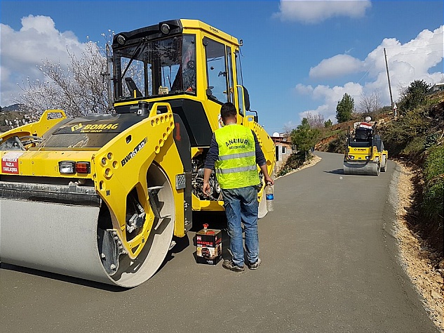 Anamur Belediyesi Fen İşleri Müdürlüğü ekipleri beton asfalt çalışmasına devam ediyor.