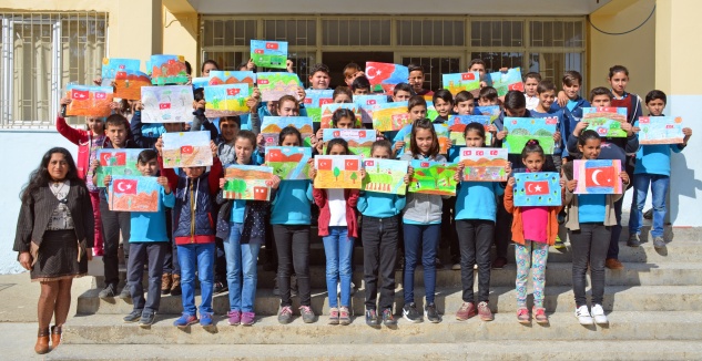 Öğrencilerden askere moral desteği