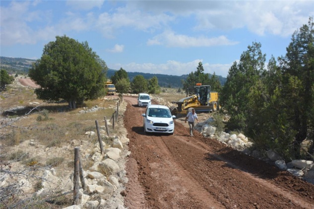Yayla yolunda çalışma