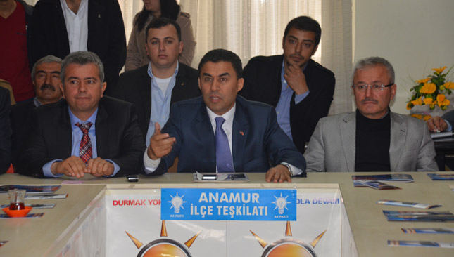 Sever Anamur’da partilileri ile bir araya geldi