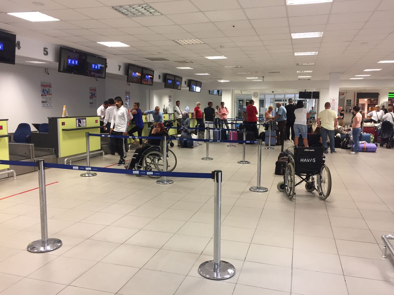 Gazipaşa havaalaninda vatandaş isyan etti