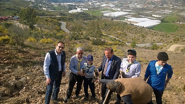 Akdeniz İlkokulu  Öğrencilerinin  Ağaç Sevgisi