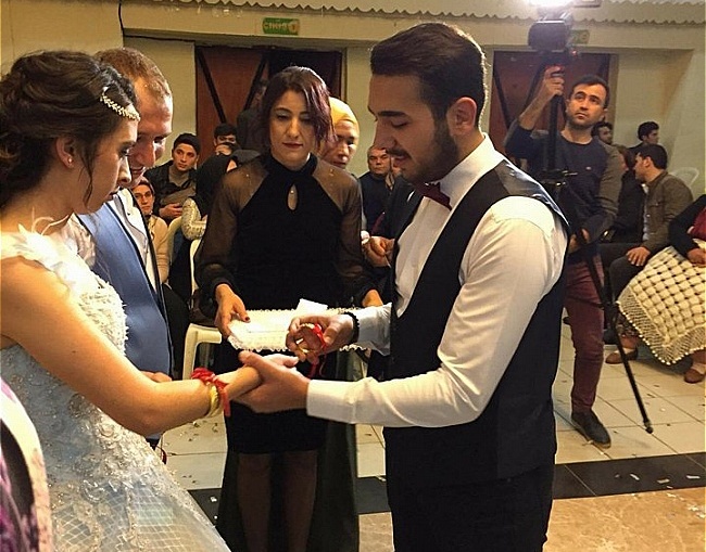 YELDA & EMRE EVLİLİĞE ADIM ADIM YAKLAŞIYOR