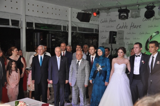 SİYASETÇİLER BU DÜĞÜNDE BULUŞTU