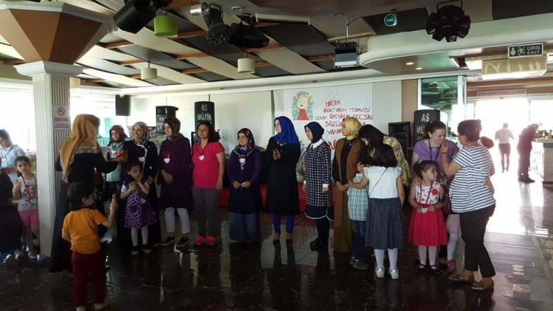 SEVGİ DERYASI MİNİKLERİ ANNELERİ İLE KAHVALTIDA BULUŞTU