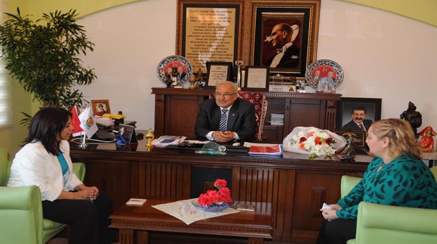 MHP TARSUS KADIN KOLLARI’NDAN BAŞKAN KOCAMAZ’A ZİYARET
