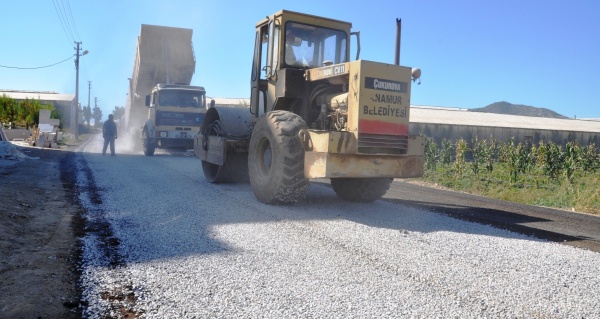 BELEDİYEDEN ASFALT HIZI…